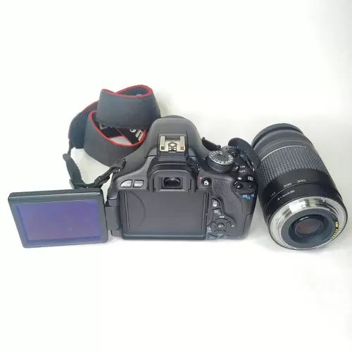 Фотоаппарат Canon EOS 600D и объектив Canon Zoom Lens EF 75-300 мм