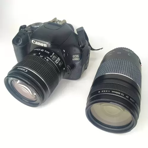 Фотоаппарат Canon EOS 600D и объектив Canon Zoom Lens EF 75-300 мм